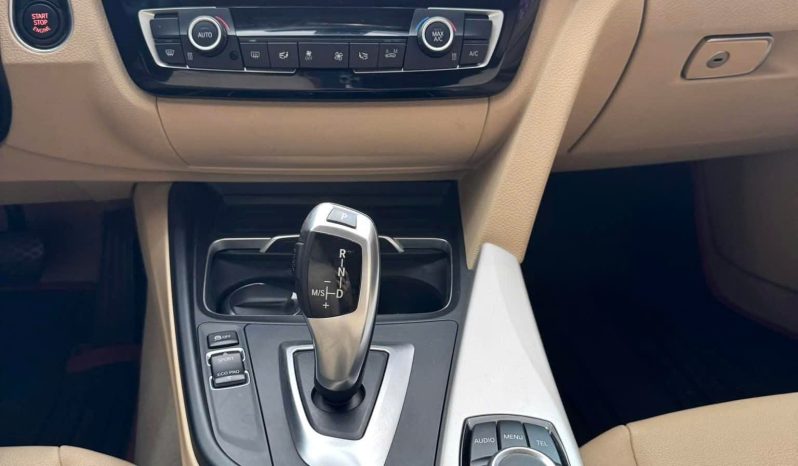 BMW 320i 2016 full