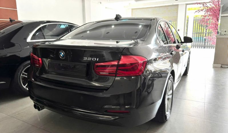 BMW 320i 2016 full
