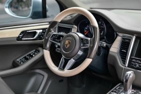 PORSCHE MACAN Model 2016