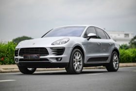 PORSCHE MACAN Model 2016