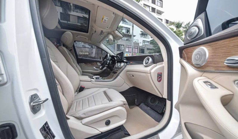Mercedes-Benz GLC300 Coupe full