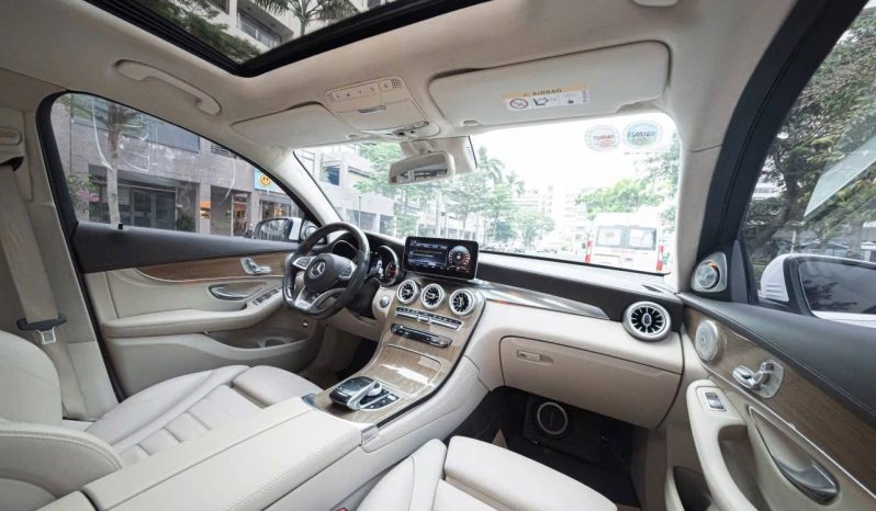 Mercedes-Benz GLC300 Coupe full