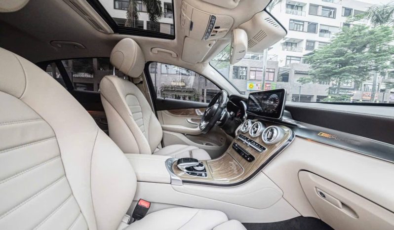 Mercedes-Benz GLC300 Coupe full