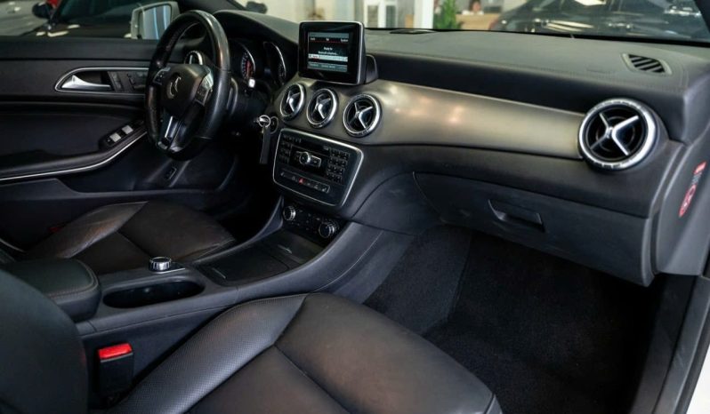 Mercedes-Benz CLA250 4Matic 2015 full