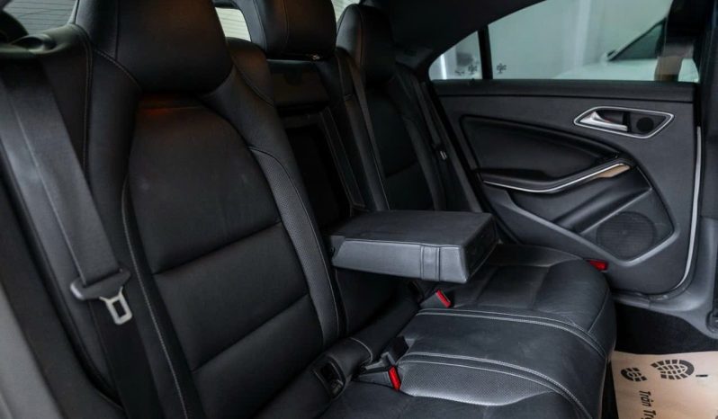 Mercedes-Benz CLA250 4Matic 2015 full
