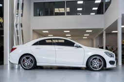 Mercedes-Benz CLA250 4Matic 2015 full