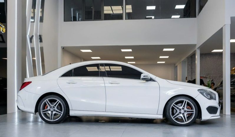 Mercedes-Benz CLA250 4Matic 2015 full