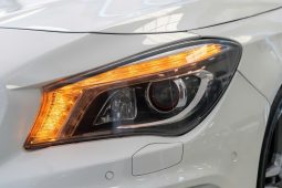 Mercedes-Benz CLA250 4Matic 2015 full