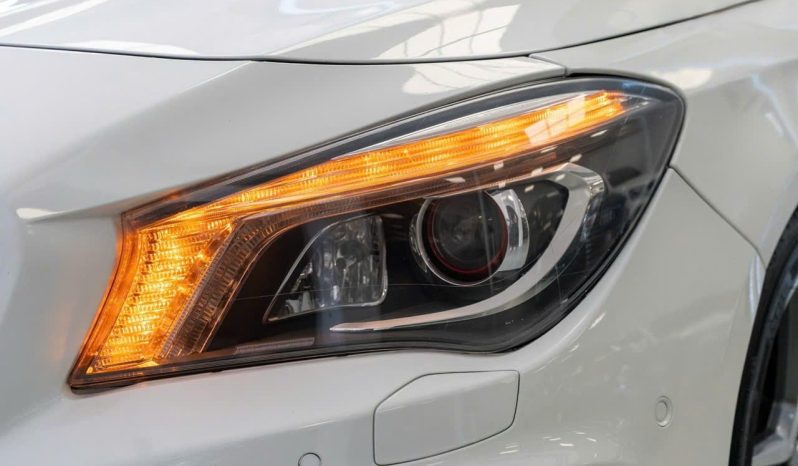 Mercedes-Benz CLA250 4Matic 2015 full
