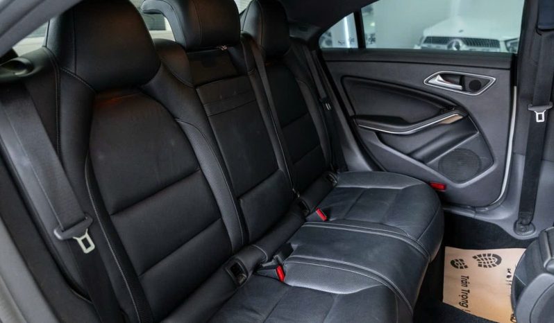 Mercedes-Benz CLA250 4Matic 2015 full
