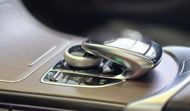 Mercedes-Benz C200  Exclusive Model  2022 full