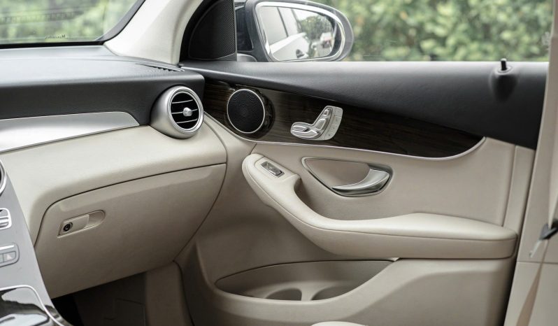 Mercedes-Benz GLC200 2020 full
