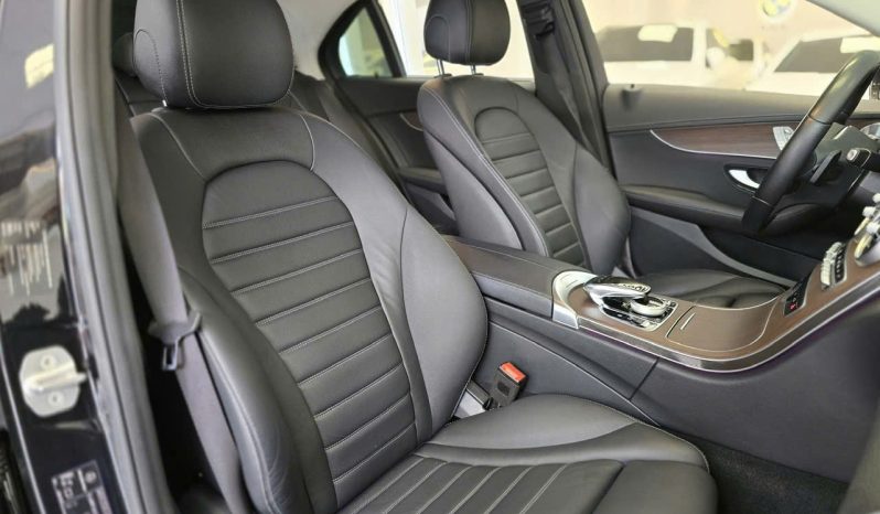 Mercedes-Benz C200  Exclusive Model  2022 full