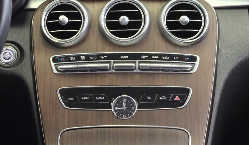 Mercedes-Benz C200  Exclusive Model  2022 full