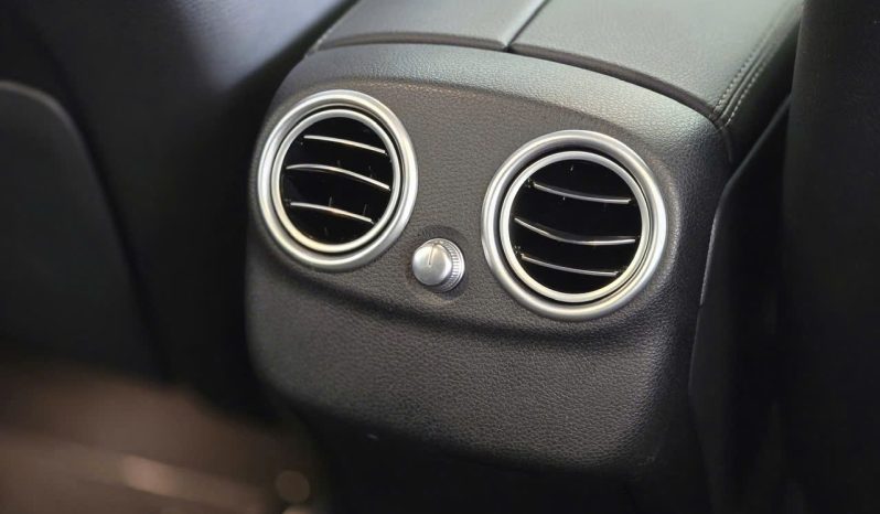 Mercedes-Benz C200  Exclusive Model  2022 full